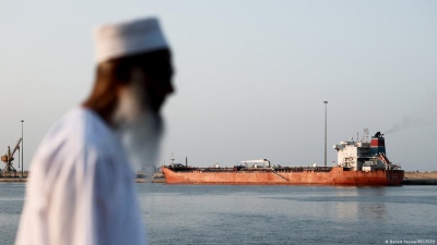 taz: Έλληνες ναυτικοί σε κίνδυνο στα Στενά του Hormuz