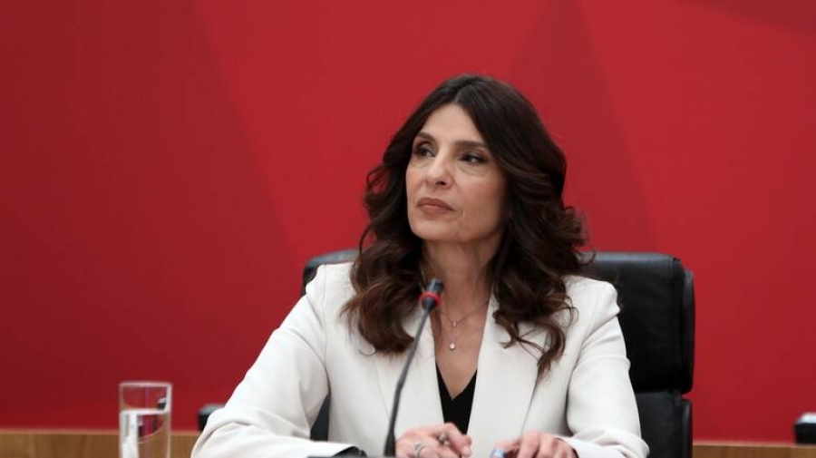 Τσαπανίδου (ΣΥΡΙΖΑ): Είκοσι απευθείας αναθέσεις στον εργοδότη που απειλεί εργαζόμενους