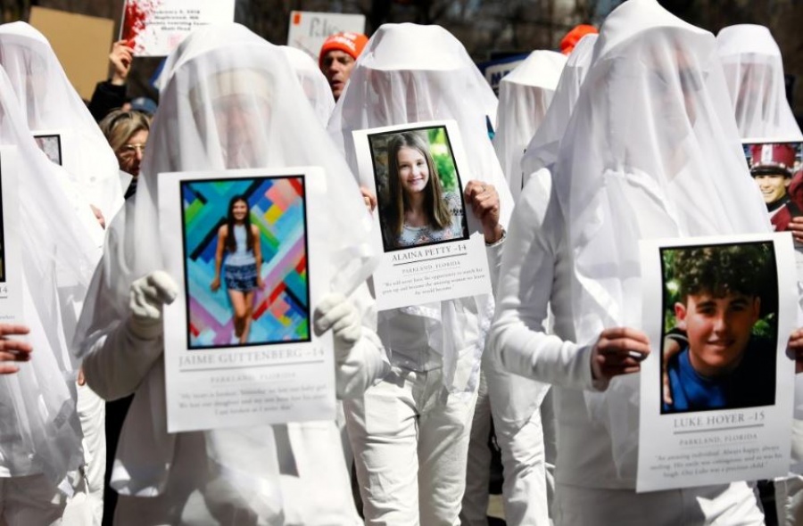 Μεγάλες  διαδηλώσεις σε όλες τις ΗΠΑ εναντίον των πυροβόλων όπλων