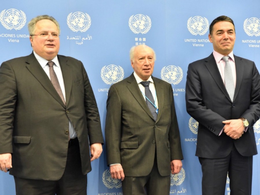 Στη Βιέννη ο Κοτζιάς για το Σκοπιανό - Συναντήσεις με Nimetz, Dimitrov - Πυρά από Αθήνα κατά του Επιτρόπου Hahn