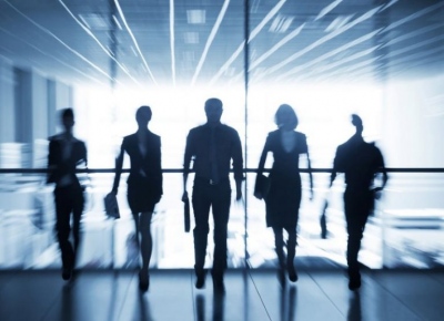 Business insider: Πολλές χώρες πάνε σε τετραήμερη εργασία αλλά η Ελλάδα κάνει το ακριβώς αντίθετο