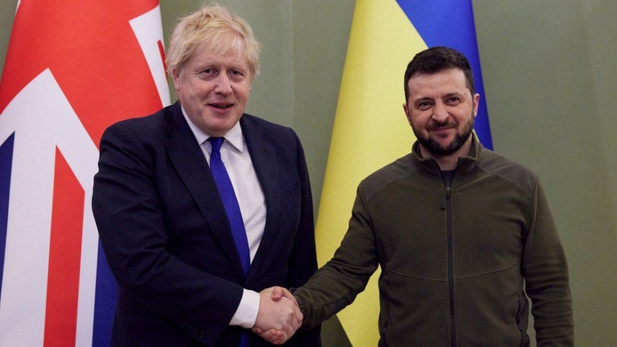 O Boris Johnson ασκεί κριτική στο «διστακτικό ΝΑΤΟ» για την ένταξη της Ουκρανίας