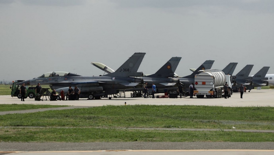 Οι Ρώσοι σφυροκοπούν και πάλι την αεροπορική βάση Khmelnytskyi στη δυτική Ουκρανία