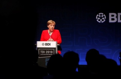 Σφοδρή σύγκρουση Merkel και Γερμανών βιομηχάνων - Σκληρή κριτική από το BDI