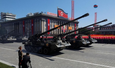 Στρατιωτική παρέλαση χωρίς πυρηνικά πραγματοποίησε η Βόρεια Κορέα