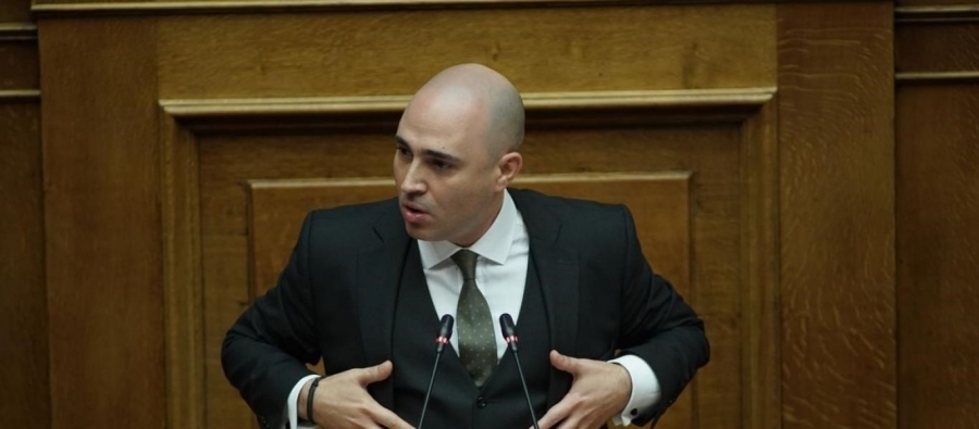 Αιχμές από Μπογδάνο για Δένδια: Στηρίζει και υποστηρίζει το ΚΚΕ στην βουλή ο δελφίνος