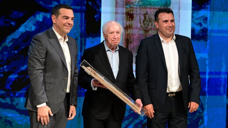 Πρόκληση στην Αθήνα για Πρέσπες – Τσίπρας και Zaev βράβευσαν τον Nimetz, έξι χρόνια μετά την εκχώρηση ονόματος, ιθαγένειας και γλώσσας