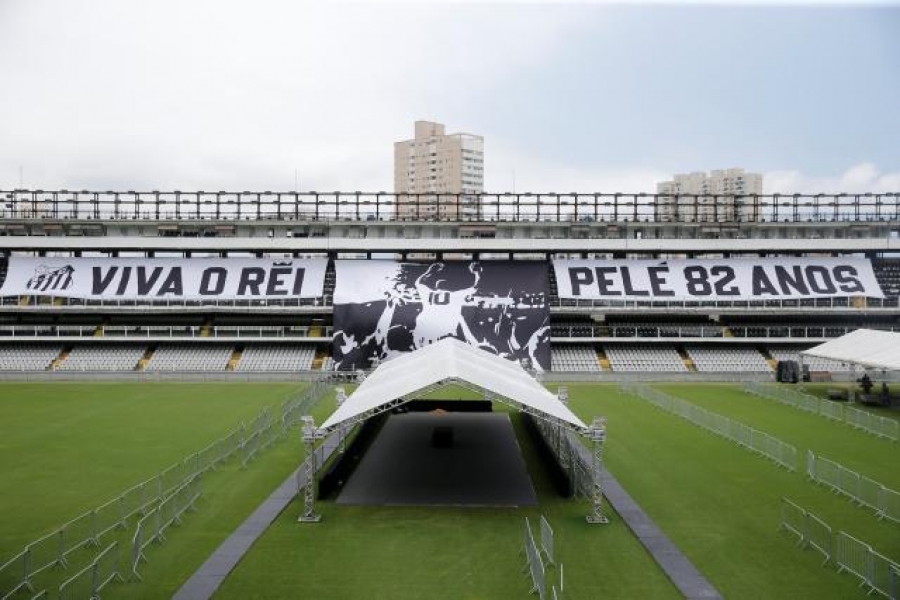Pele: Οι Βραζιλιάνοι αποχαιρετούν τον «Βασιλιά» τους