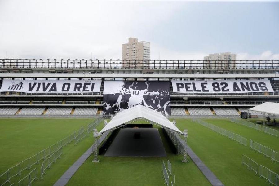 Pele: Οι Βραζιλιάνοι αποχαιρετούν τον «Βασιλιά» τους