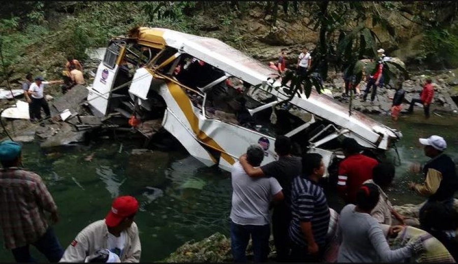 Μεξικό: Λεωφορείο έπεσε σε γκρεμό -Τουλάχιστον 25 νεκροί