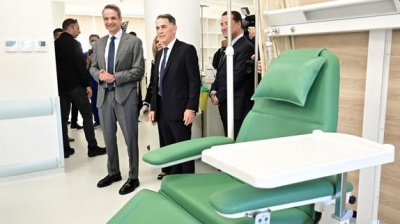 Eπίσκεψη Μητσοτάκη και Γεωργιάδη στο νοσοκομείο Αττικόν - Ένταση μεταξύ εργαζομένων και αστυνομικών