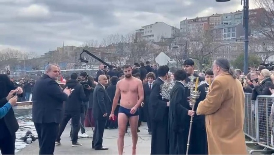 Λάμψη Μακεδονίας στην Πόλη - Ξανά στα χέρια του Βασίλη από την Δράμα ο Τίμιος Σταυρός στον Κεράτιο Κόλπο