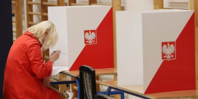Πολωνία: Άνοιξαν οι κάλπες για τις κρίσιμες προεδρικές εκλογές - Δημοκρατία και Δικαιοσύνη στο επίκεντρο