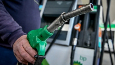 Αυξάνονται οι επιδοτήσεις, εισοδηματικά κριτήρια στη βενζίνη - Δεν φορολογείται η χονδρική