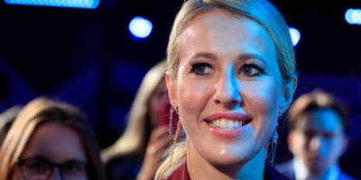 Η βαφτιστήρα του Putin φέρεται να εγκατέλειψε άρον άρον τη Ρωσία με κινηματογραφικό τρόπο