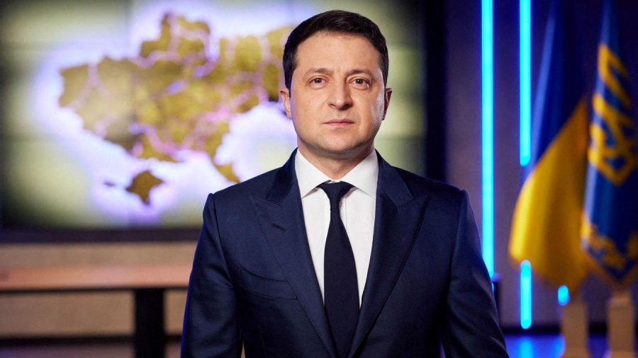 Οι Ρώσοι σφυροκοπούν την Ουκρανία για 5η νύχτα -  Δραματικό διάγγελμα Zelenskiy: Το κακό προσωποποιημένο μας βομβαρδίζει