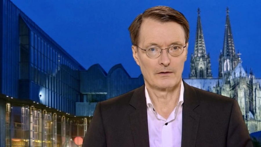 Ο υπ. Υγείας Lauterbach ανησυχεί για μια δυσοίωνη μετάλλαξη της Omicron και αποκαλύπτει πόσα εμβόλια θα απαιτούνται μελλοντικά