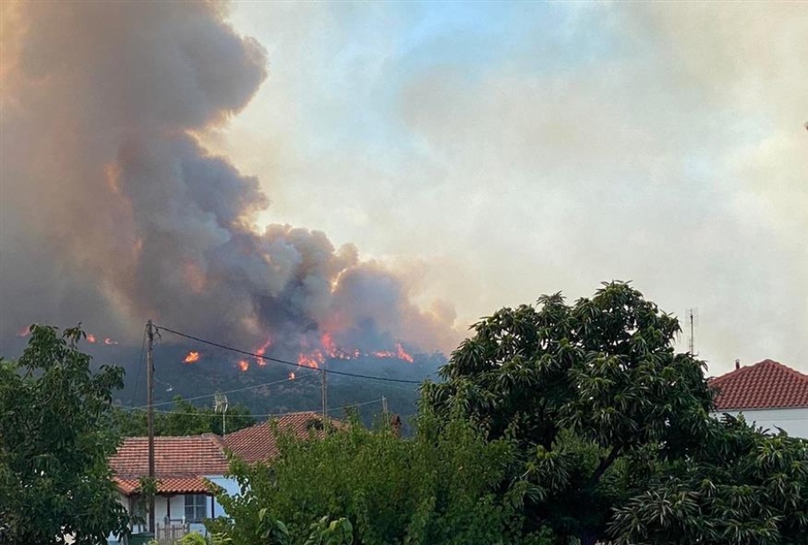 Καίγεται η Ελλάδα: Μέσα σε 24 ώρες ξέσπασαν 49 δασικές πυρκαγιές