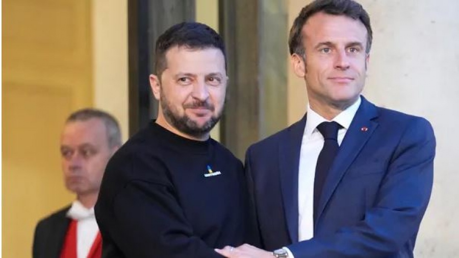 Σε ανοιχτή γραμμή με Zelensky και Ευρώπη ο Macron για τις ραγδαίες εξελίξεις στην Ουκρανία