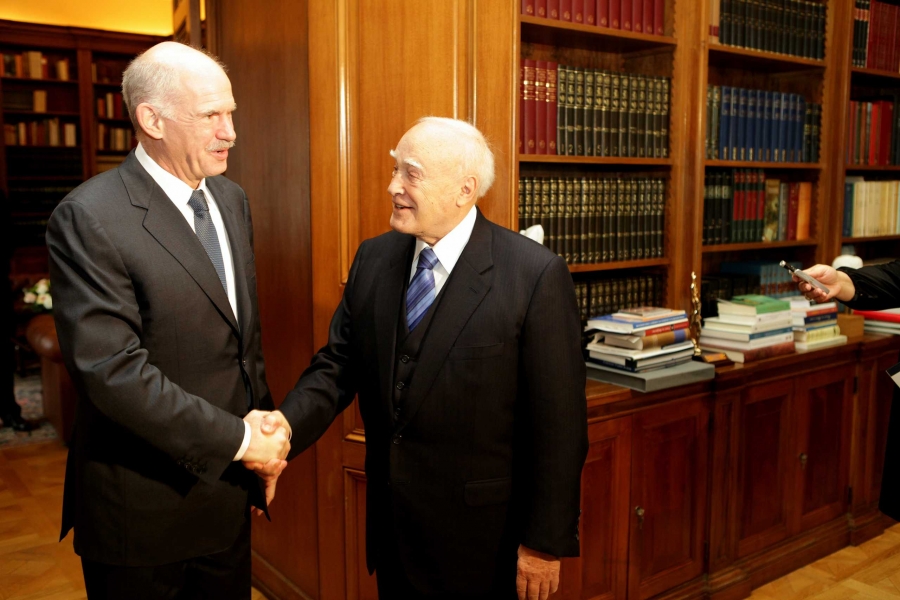 Παπανδρέου για Κάρολο Παπούλια: Παράδειγμα αφοσίωσης στις αρχές και τα ιδανικά του, αφήνει μεγάλη παρακαταθήκη αγώνων