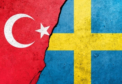 Σουηδία: Aποδοκιμασία για την ενέργεια βουλευτών να φωτογραφηθούν με σημαία του PKK