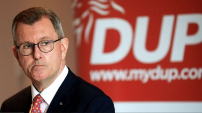 Βόρεια Ιρλανδία: Παραίτηση-σοκ από τον αρχηγό του DUP - Στην επιφάνεια υποθέσεις σεξουαλικών αδικημάτων