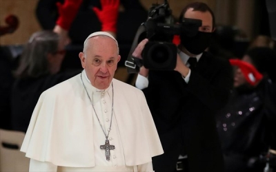 Ο πάπας Φραγκίσκος επιστρέφει θραύσματα του Παρθενώνα στην Ελλάδα
