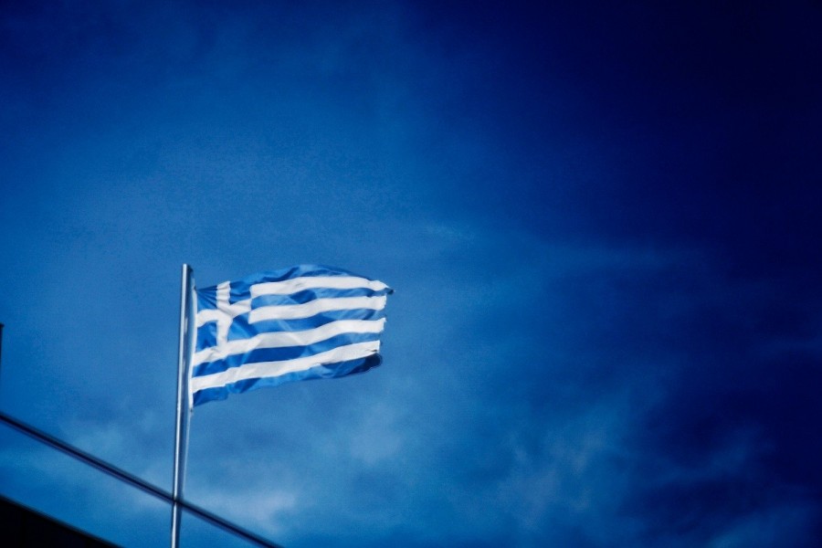 Στην πιο σκοτεινή της ώρα... η Ελλάδα πρέπει να δυναμώσει