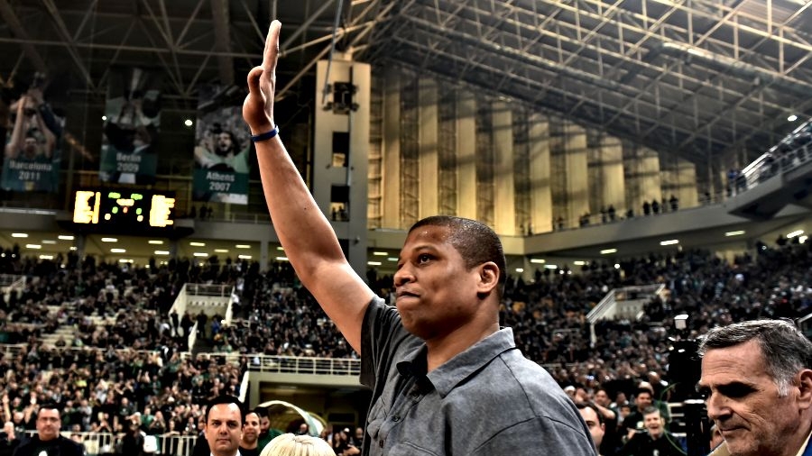 Μπατίστ: Δημοπρατεί πράγματα από τον Παναθηναϊκό για να βοηθήσει τους πυρόπληκτους!