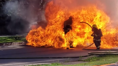 Έκρηξη σε Toyota RAV4 παραλίγο να στοιχίσει την ζωή πυροσβεστών