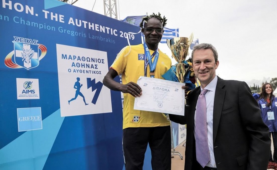 Η «Ομάδα Προσφοράς ΟΠΑΠ» έκοψε πρώτη το νήμα στον 37 ο Μαραθώνιο της Αθήνας