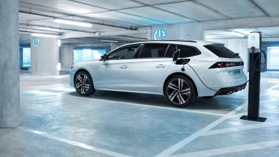 Μείωση πωλήσεων για τα plug-in υβριδικά