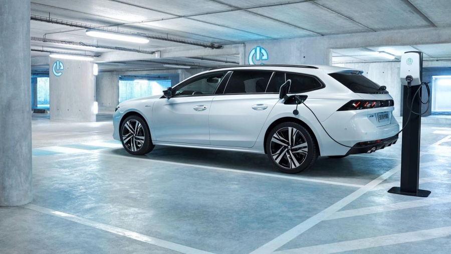 Μείωση πωλήσεων για τα plug-in υβριδικά