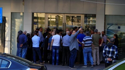 Λίβανος: Στην κόψη του ξυραφιού οι τράπεζες – Ανησυχίες για εισβολή καταθετών στα υποκαταστήματα