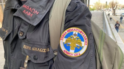 Επεκτείνονται οι... «Θεματοφύλακες του Συντάγματος»: Εμφανίστηκαν και στην Πάτρα