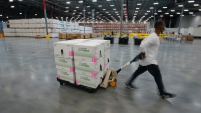 ΗΠΑ - Covid-19: Ξεκίνησε η μεταφορά των εμβολίων της Moderna από τις αποθήκες