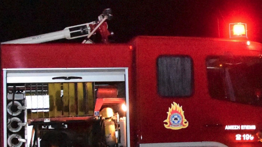 Αθήνα: Φωτιά τώρα σε διαμέρισμα στην Αχαρνών - Διεκόπη η κυκλοφορία και στα δύο ρεύματα