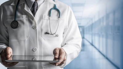 «Πληρώνεις; Χειρουργείσαι!» - Καταδικάστηκε γιατρός για φακελάκια από ασθενείς στο Αντικαρκινικό νοσοκομείο Θεαγένειο