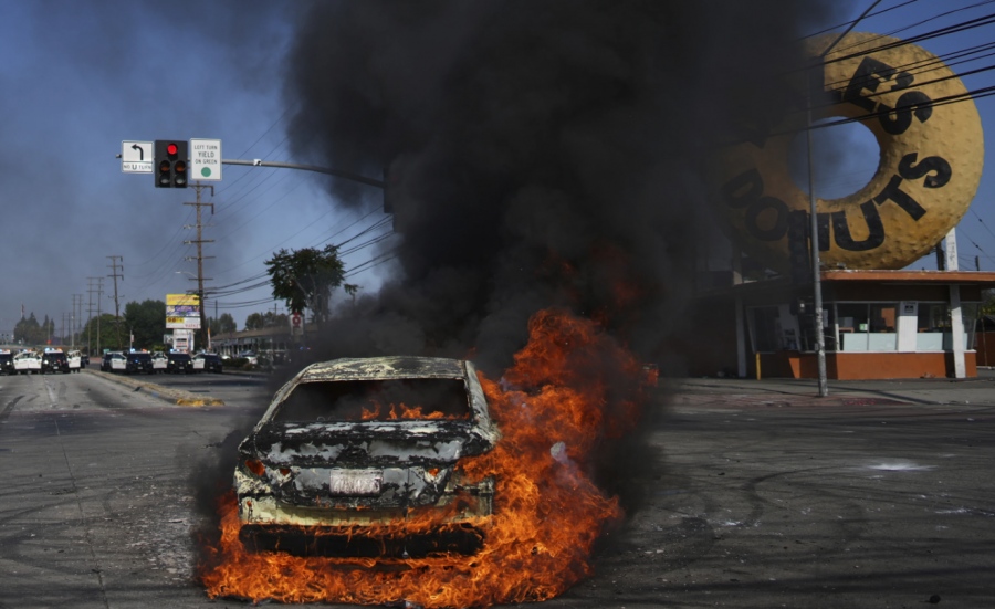CNN - Επικίνδυνη κλιμάκωση: Οι πρώτες μονάδες της εθνοφρουράς από την Καλιφόρνια έφτασαν στο Los Angeles