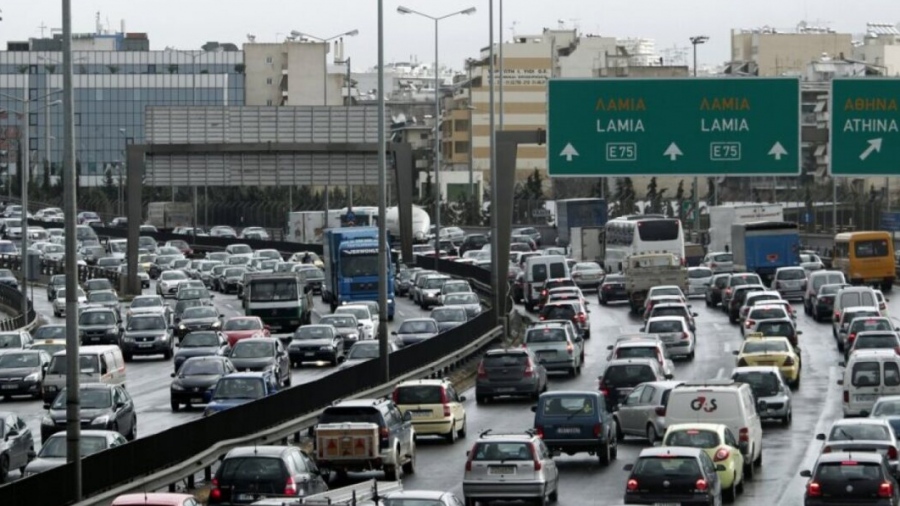 Κυκλοφοριακό χάος στον Κηφισό μετά από ανατροπή φορτηγού - Έχουν κλείσει λωρίδες, ουρές χιλιομέτρων