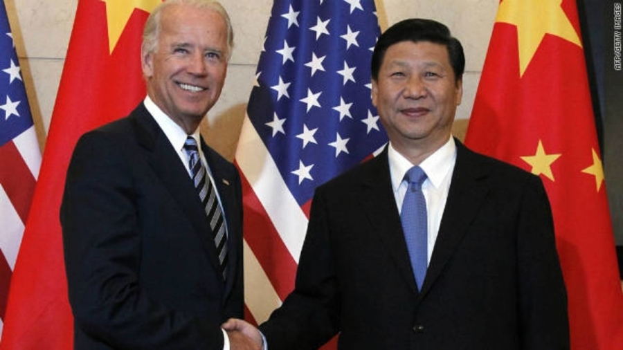 Ο Xi Jinping στέλνει τα περαστικά του στον Biden που νοσεί με covid 19