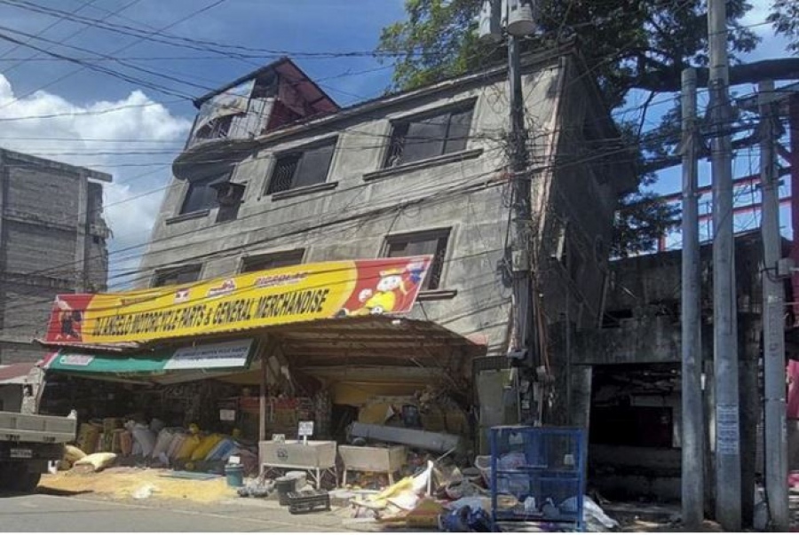 Σεισμός 7,4 Ρίχτερ  στις Φιλιππίνες, ένας νεκρός, μεγάλες ζημιές - Επιστρέφουν στα σπίτια τους οι κάτοικοι
