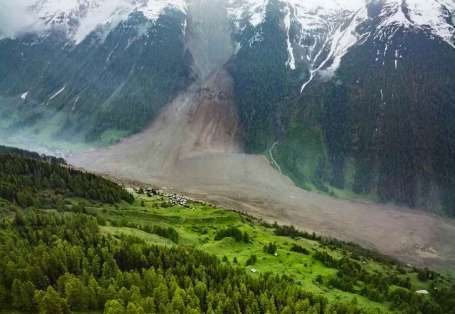 Τρομακτική αποκόλληση παγετώνα στις Άλπεις