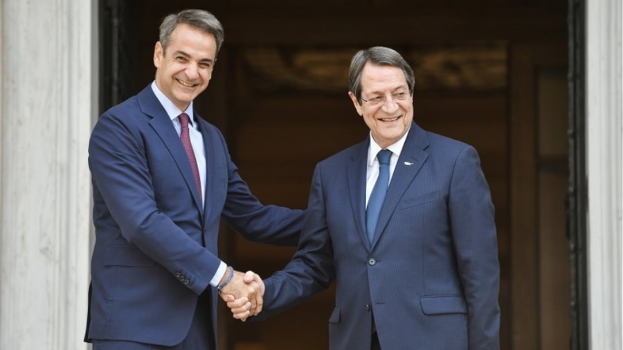 Συνάντηση Μητσοτάκη – Αναστασιάδη στο Μαξίμου στη σκιά των τουρκικών προκλήσεων