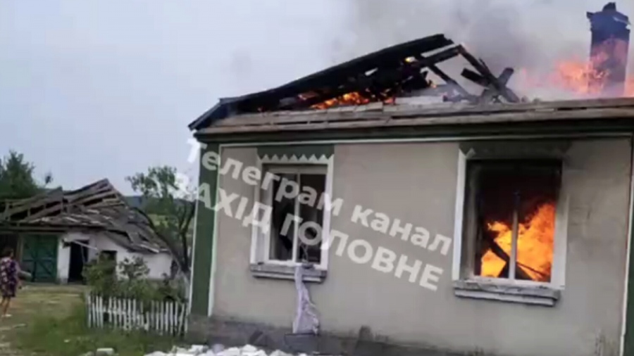 Ασύλληπτο - Χτυπούν τους δικούς τους οι Ουκρανοί - Πυρομαχικά από μαχητικά Su-27 έπεσαν σε οροφές σπιτιών στο Volyn