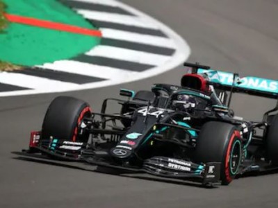 F1: Άνετη pole position για τον Lewis Hamilton στο βρετανικό Grand Prix