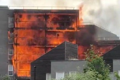 Βρετανία: Μεγάλη φωτιά σε συγκρότημα διαμερισμάτων στο ανατολικό Λονδίνο