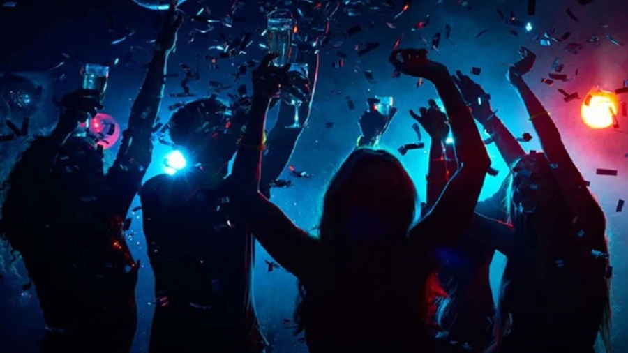 Κορωνοπάρτι 400 ατόμων στο Μπουρνάζι –  Επέμβαση της ΕΛΑΣ ακόμη και με…ΜΑΤ