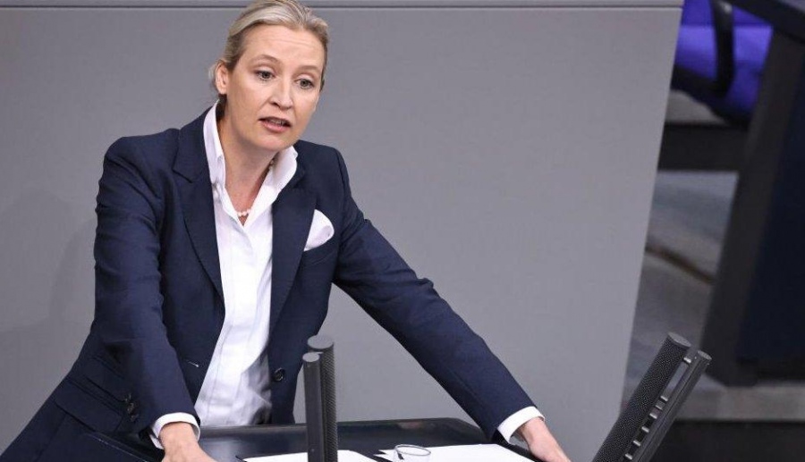 Weidel (AfD): Η σύνοδος της Αλάσκας έδειξε πως ο Metz οδηγεί τη Γερμανία στο παγκόσμιο περιθώριο