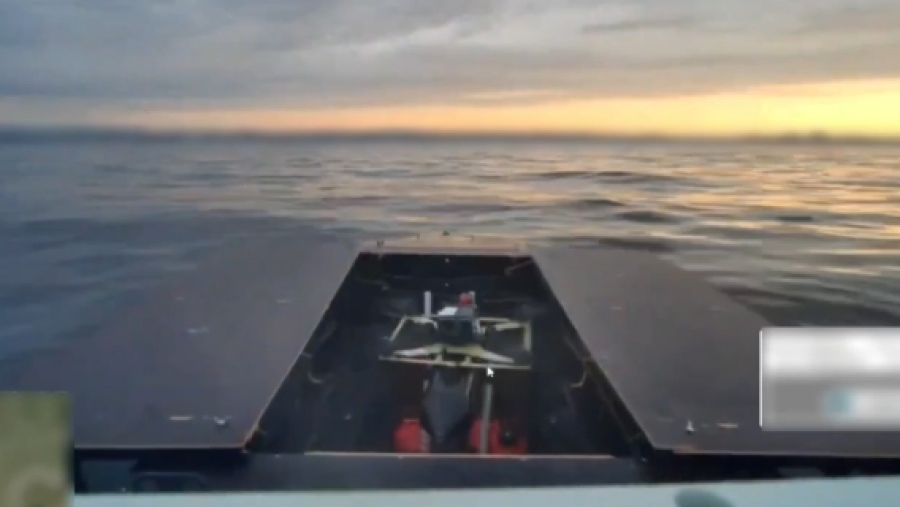 Σοκ στην Ουκρανία - Η Ρωσία αλλάζει τον πόλεμο στη θάλασσα - Μη επανδρωμένα σκάφη εξαπολύουν drones (vid)